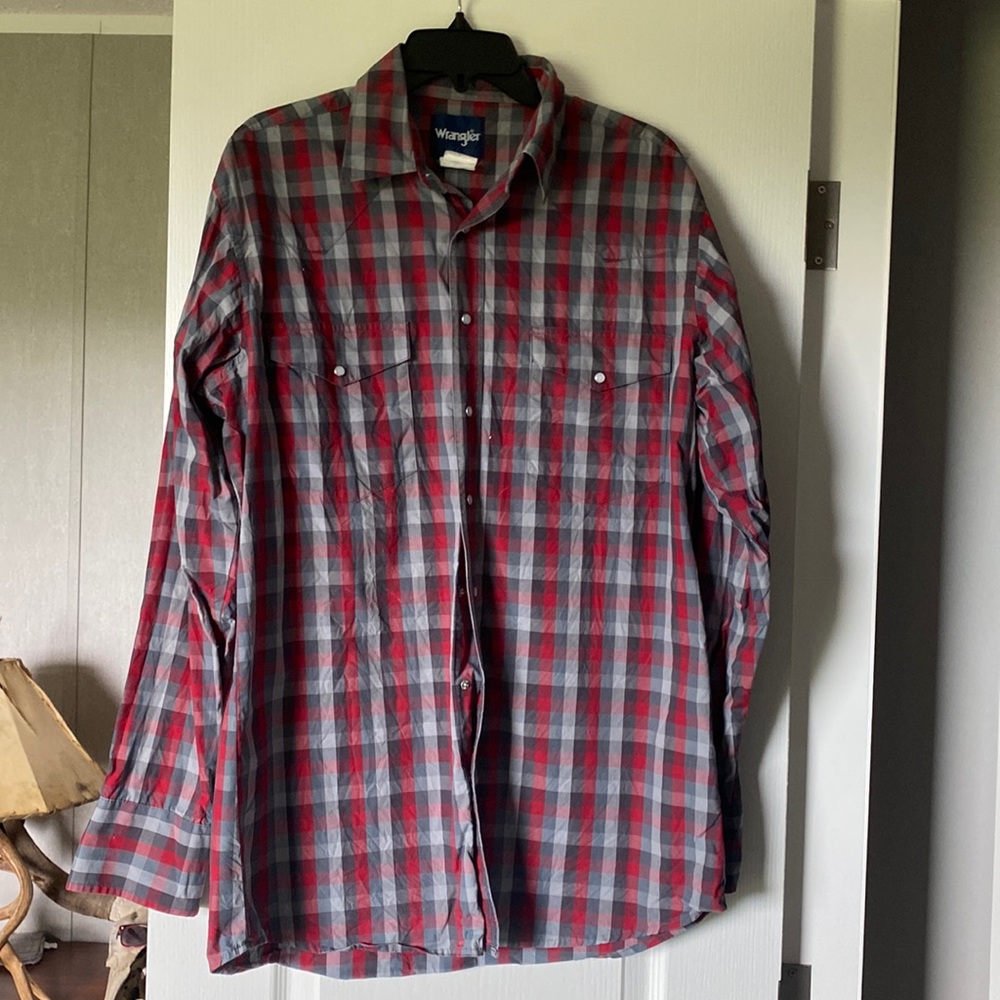 Wrangler red and grey plaid pearl snap. Large Tall